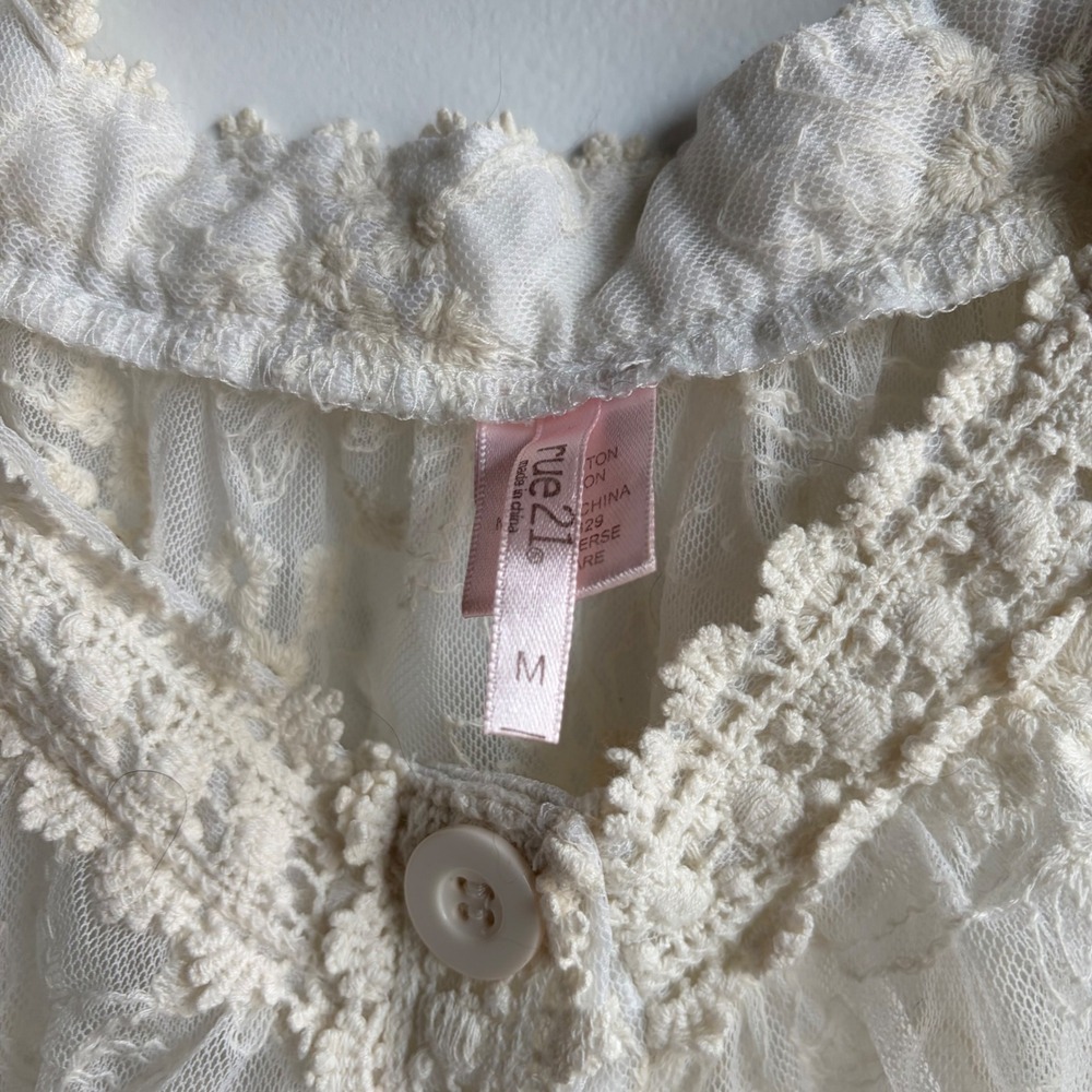 Rue21 Cream Lace Mesh Floral Embroidered Henley Top Medium - Picture 2 of 5